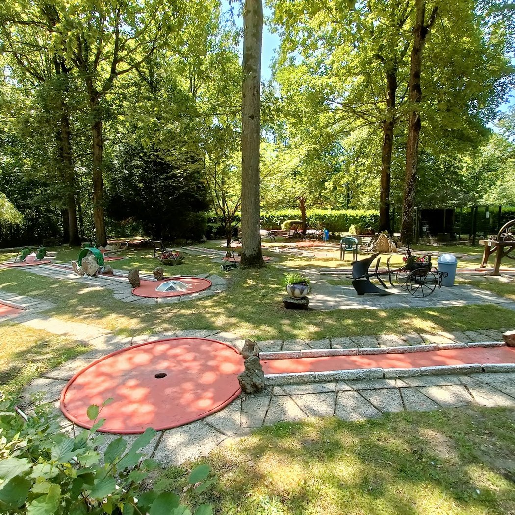 Chez Jorge Restaurant Mini-Golf 2